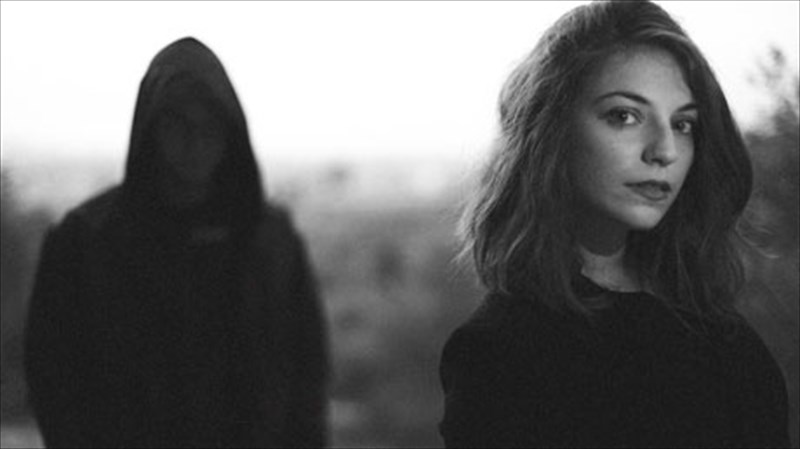 i-agglofoni-elliniki-mousiki-antepitithetai