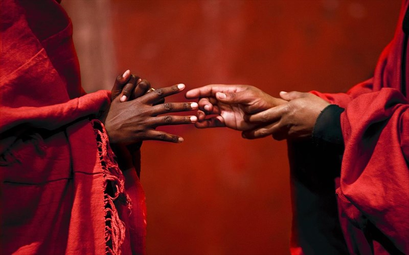 kritiki-indikoi-stoxasmoi-gia-tin-koufia-niki-se-montelo-arxaioellinikis-tragodias