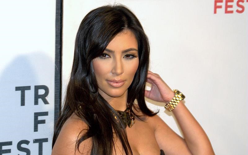 mporei-kai-na-klapsete-me-to-doro-tou-kanye-stin-kim