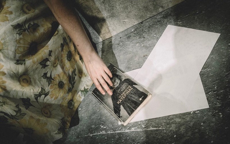 i-katerina-tou-augoustou-korto-gia-3i-xronia-epi-skinis