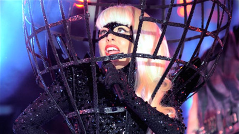 little-monsters-vs-little-soldiers-i-maxi-ton-fans-tis-pop-maxi-ton-fans-tis-pop