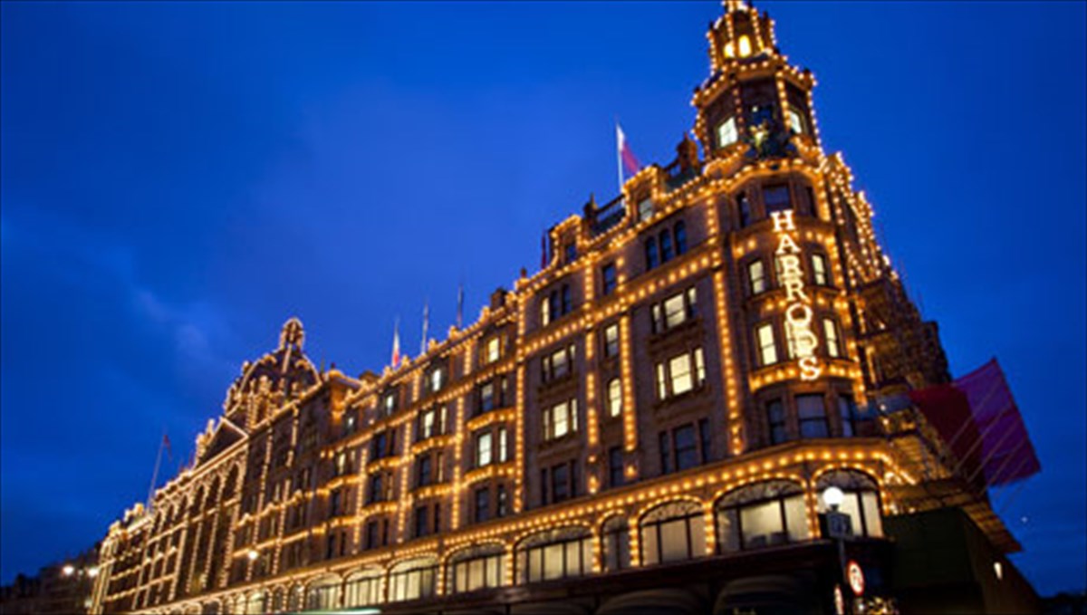 harrods-to-pio-diasimo-katastima-tou-kosmou-apokaluptei-ta-mustika-tou