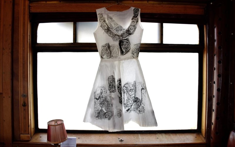 fleeting-glance-mia-egkatastasi-gia-tin-politistiki-aksia-ton-rouxon-ston-kinimatografo-trianon