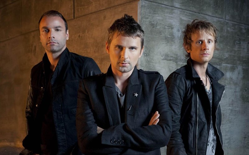 the-q-awards-oi-muse-to-kalutero-sugkrotima-ston-kosmo