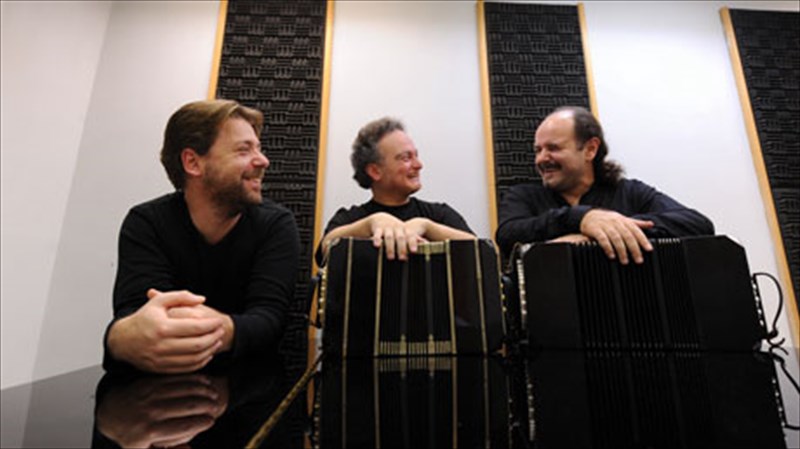 o-ixos-tou-bandoneon-sto-half-note