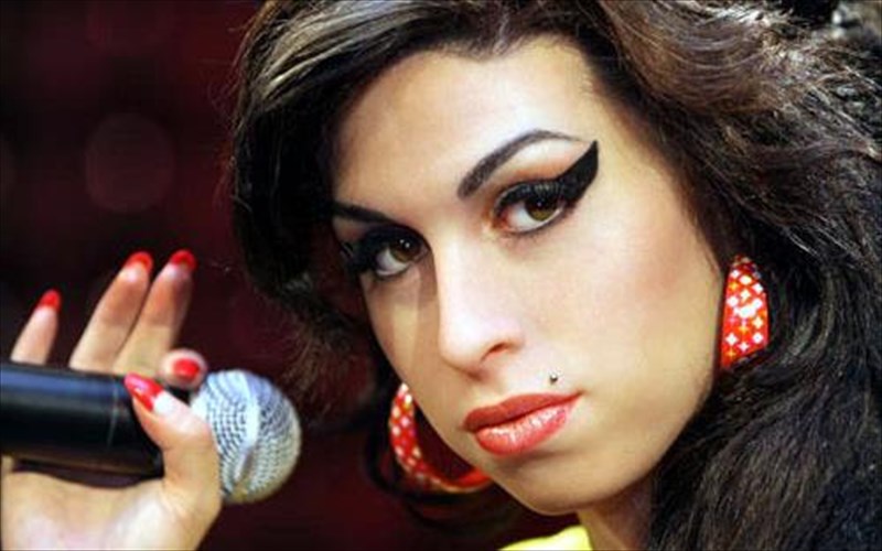 diagonismos-karaoke-me-tin-amy-winehouse