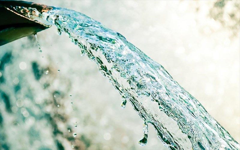 ti-tha-ginei-ama-to-gurisete-sto-nero-gia-ena-mina