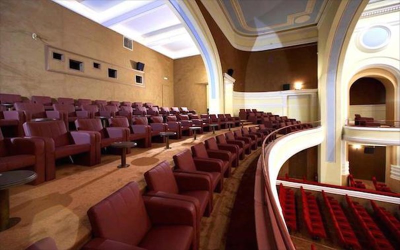 attikon-kai-apollon-ksana-se-leitourgia-me-dorea-apo-to-idruma-stauros-niarxos