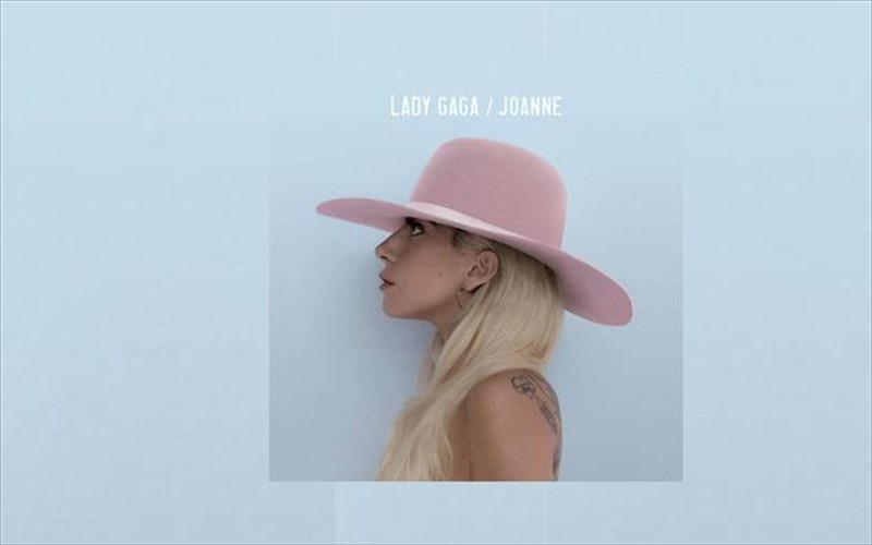 akousame-to-neo-almpoum-tis-lady-gaga