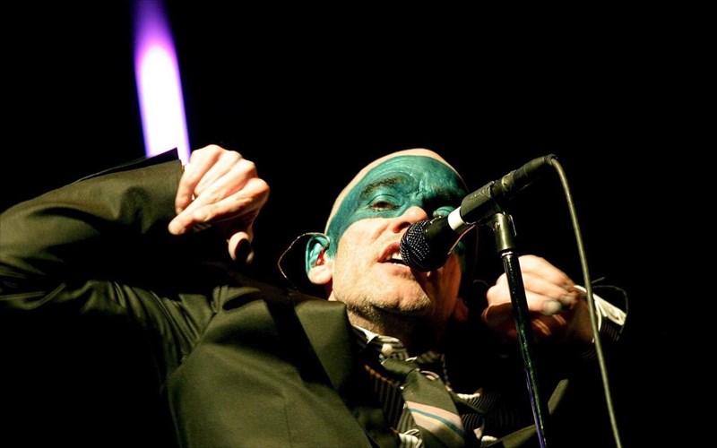 o-michael-stipe-katigorei-ta-mme-kai-to-snl-gia-tin-eklogi-tou-tramp