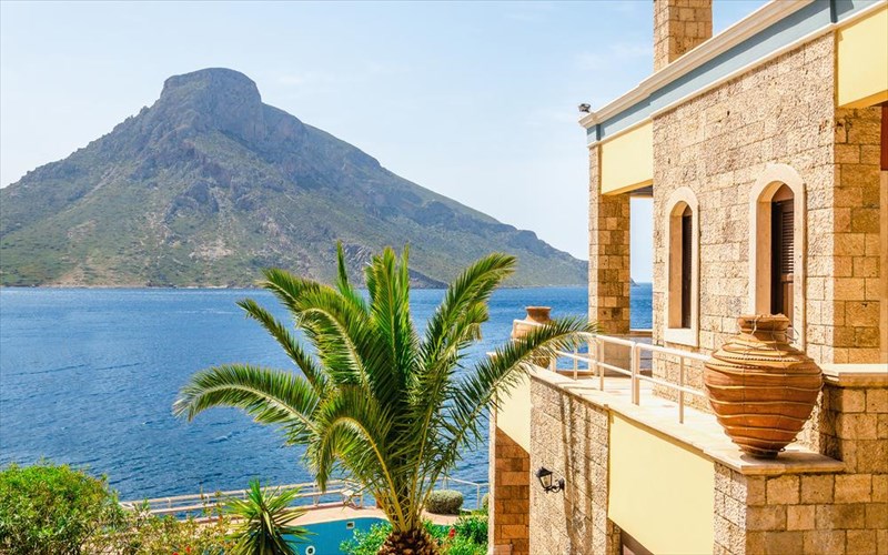 i-kaluteri-xora-tou-kosmou-gia-diakopes-einai-i-ellada