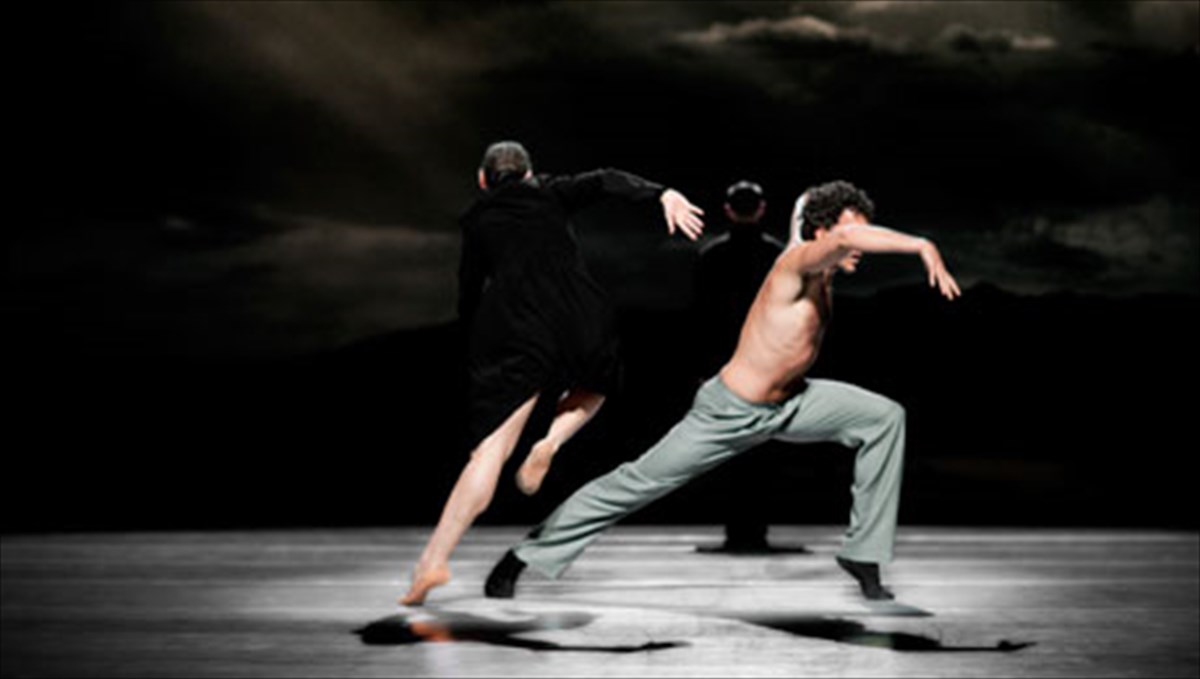 o-sugxronos-xoros-tou-pothou-kai-tis-petaloudas