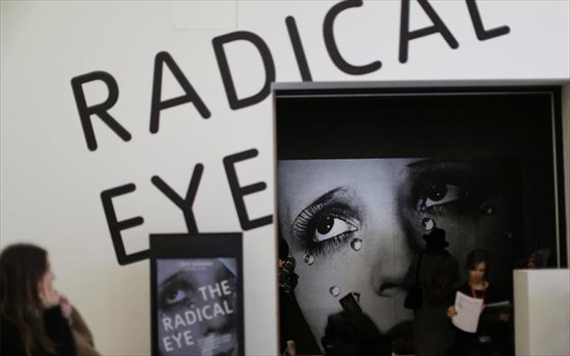 i-rizospastiki-matia-tou-sir-elton-John-stin-tate-modern