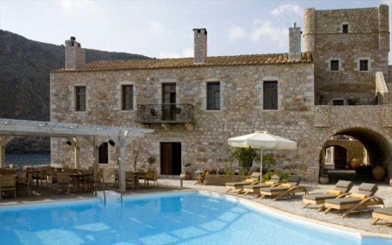 i-ellada-den-eleipse-apo-ta-brabeia-istorikon-ksenodoxeion-europis-2017