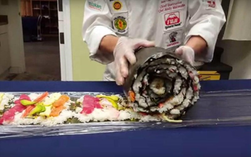 exete-ksanadei-toso-megalo-sushi-roll