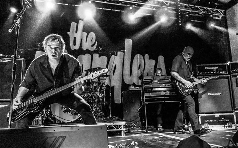 oi-the-stranglers-se-ena-show-antaksio-tis-istorias-tous