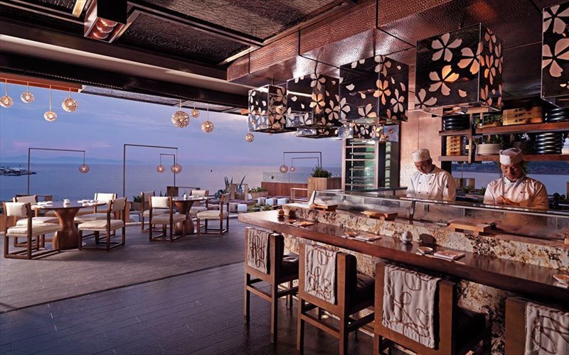 to-matsuhisa-athens-kleinei-mia-epituximeni-8etia-kai-giortazei