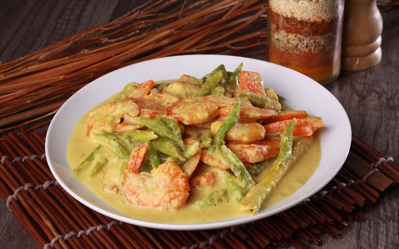 nyonya-mia-kouzina-mono-gia-gunaikes