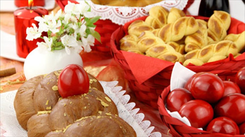 ta-ethima-tou-trapeziou-tis-megalis-ebdomadas