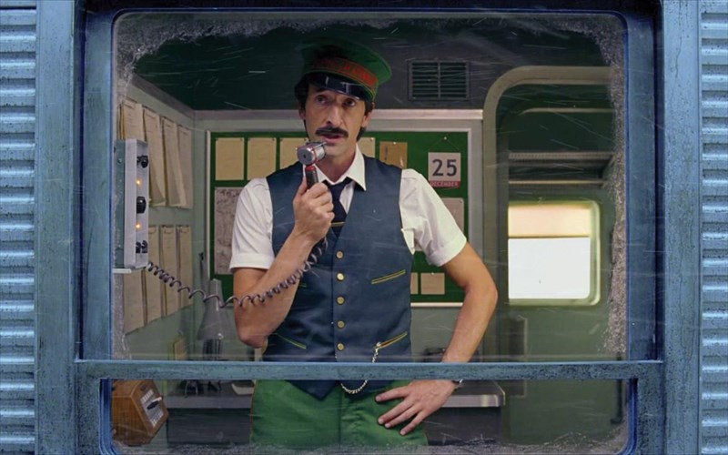 o-wes-anderson-fernei-to-pneuma-ton-xristougennon-sta-hkaim