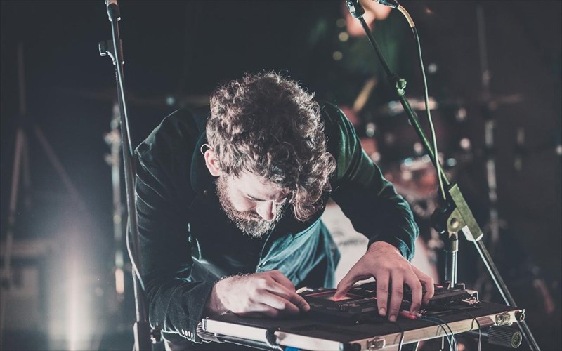 o-theodore-stosixdogs-mazi-me-ta-duo-prosopika-tou-almpoum