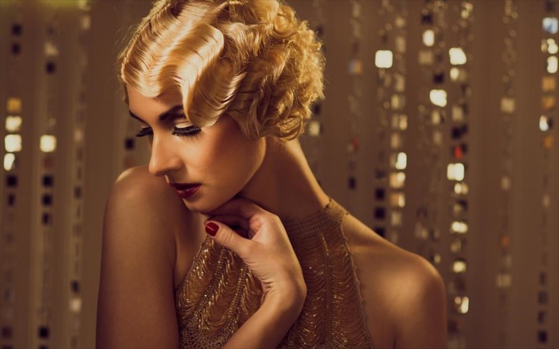 maska-xrusou-i-kainotomia-omorfias-me-mia-dosi-apo-paramuthi-kainotomia-omorfias-me-mia-dosi-apo-paramuthi