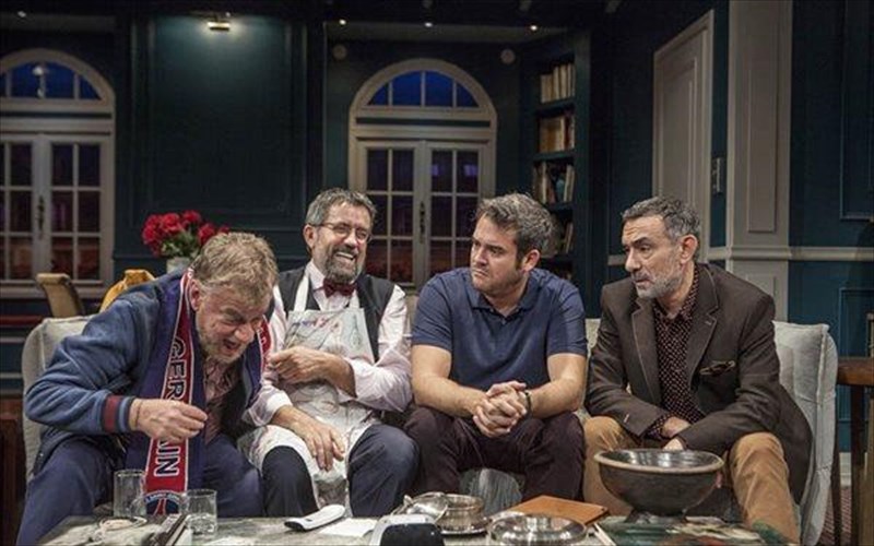 kritiki-ithika-didagmata-mesa-apo-mia-apolaustiki-koinoniki-satira