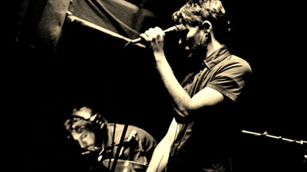 enas-ollandopoiimenos-ellinas-ntramer-sto-six-dogs