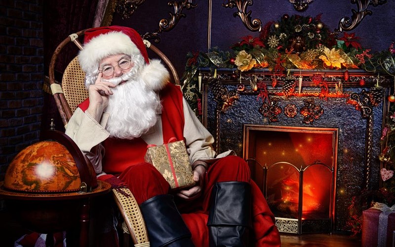 poios-fernei-ta-dora-ton-xristougennon-stis-diafores-xores-tou-kosmou