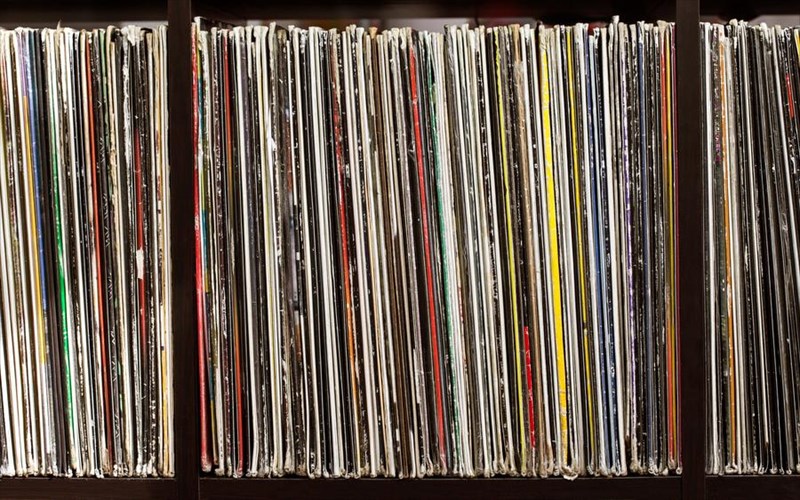 ta-binulia-prota-se-poliseis-me-agorastes-tous-monaxikous-mesilikes