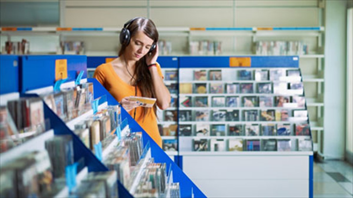 ta-athinaika-diskopoleia-giortazoun-tin-pagkosmia-imera-tous