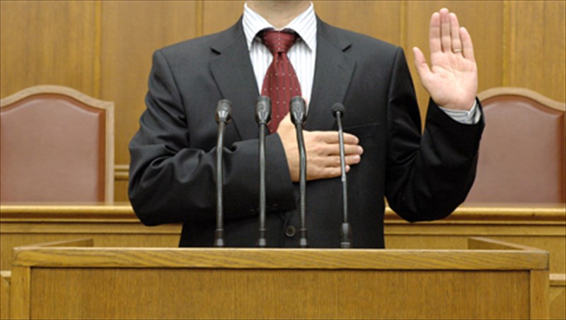 giati-oi-politikoi-lene-psemata