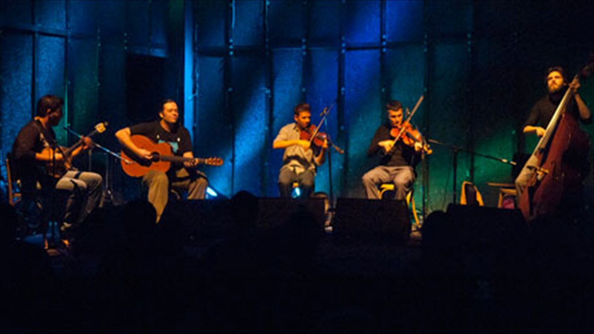 o-mpampis-papadopoulos-me-ena-akoustiko-set-sto-gagarin