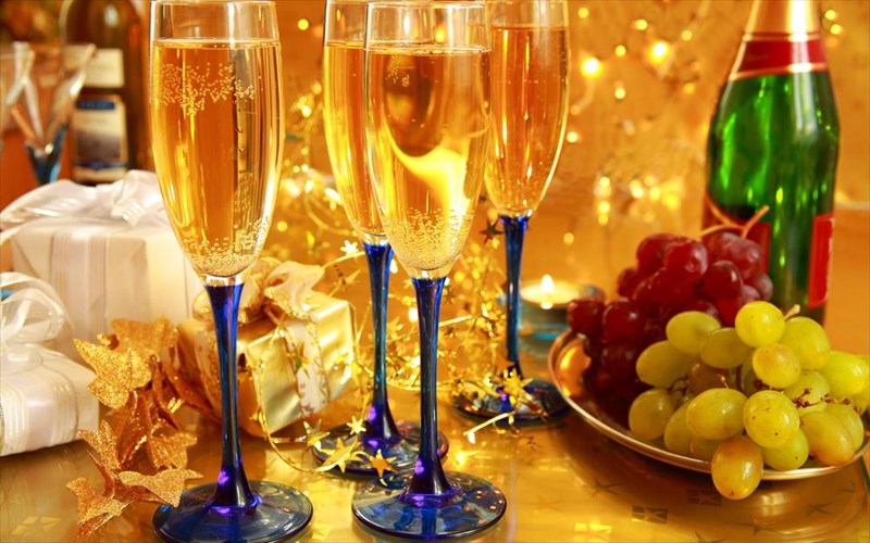 12-protoxroniatikes-paradosiakes-geuseis-apo-olo-ton-kosmo