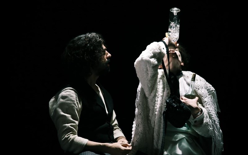 protes-fotografies-mesa-apo-to-tsex-off-tis-ious-boulgaraki