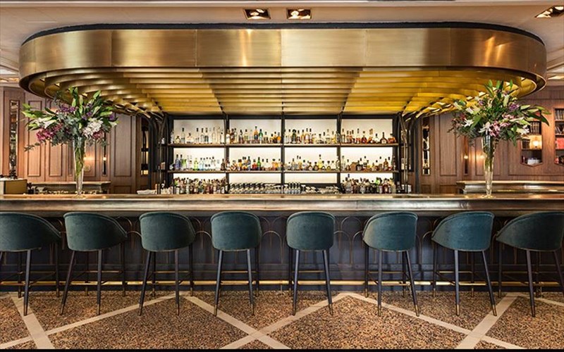 pente-ksexorista-meri-gia-kafe-dipla-sto-tzaki