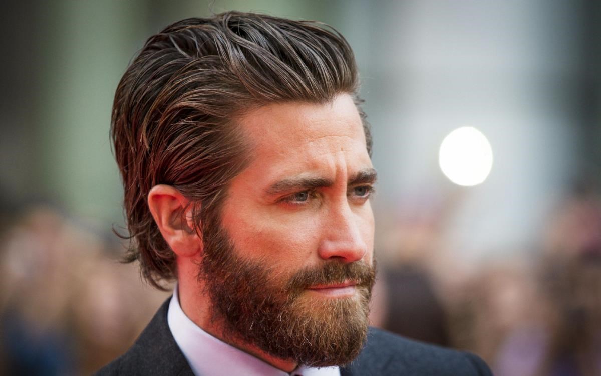 gyllenhaal-arrives-on-the-red-carpet-for-the-film-demolition-during-the-40th-toronto-international-film-festival-in-toronto