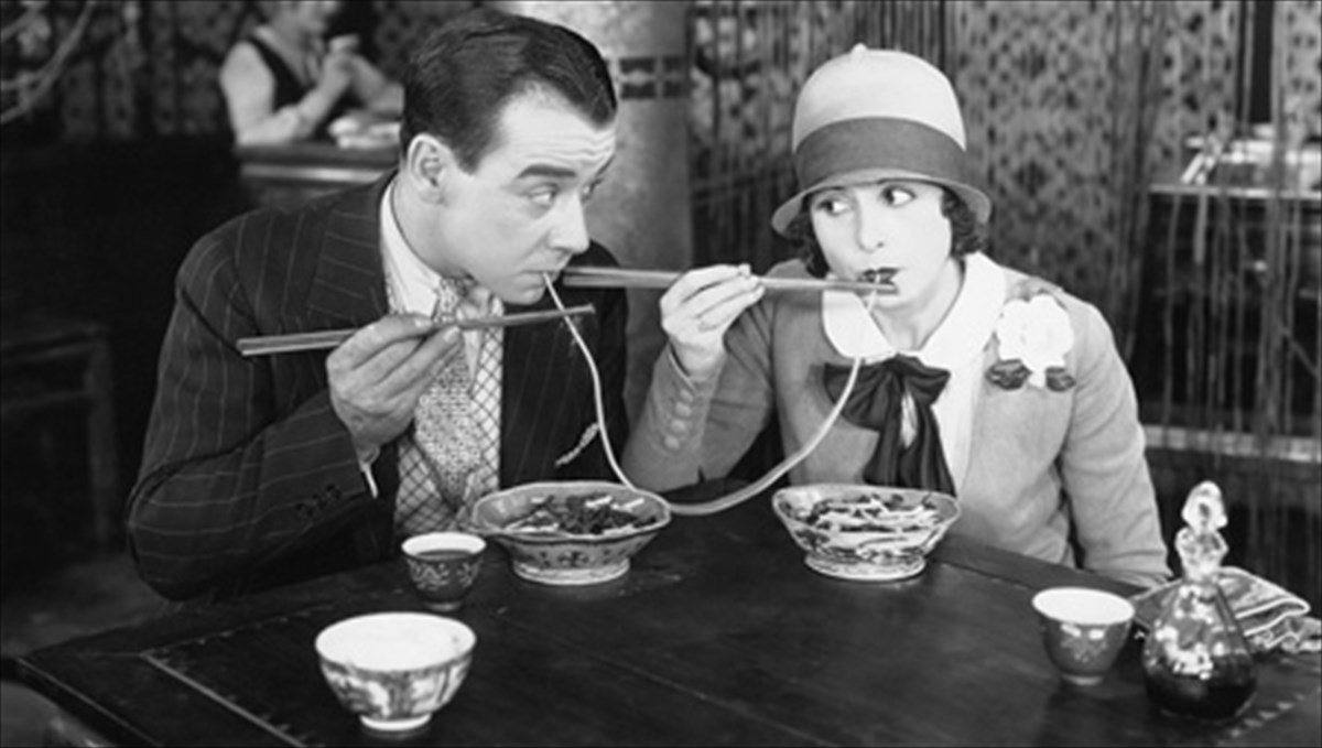 o-a-kortoapokaluptei-ton-anthropo-pou-etroge-polla