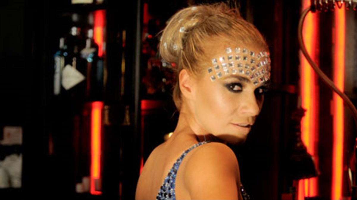 mia-nuxta-me-polu-sunaisthima-sto-faust