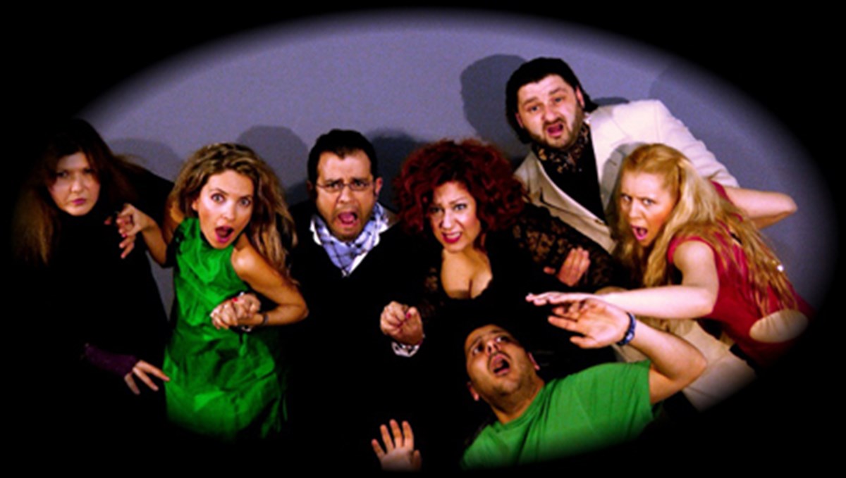 soureal-politiki-komodia-me-sunenoxous