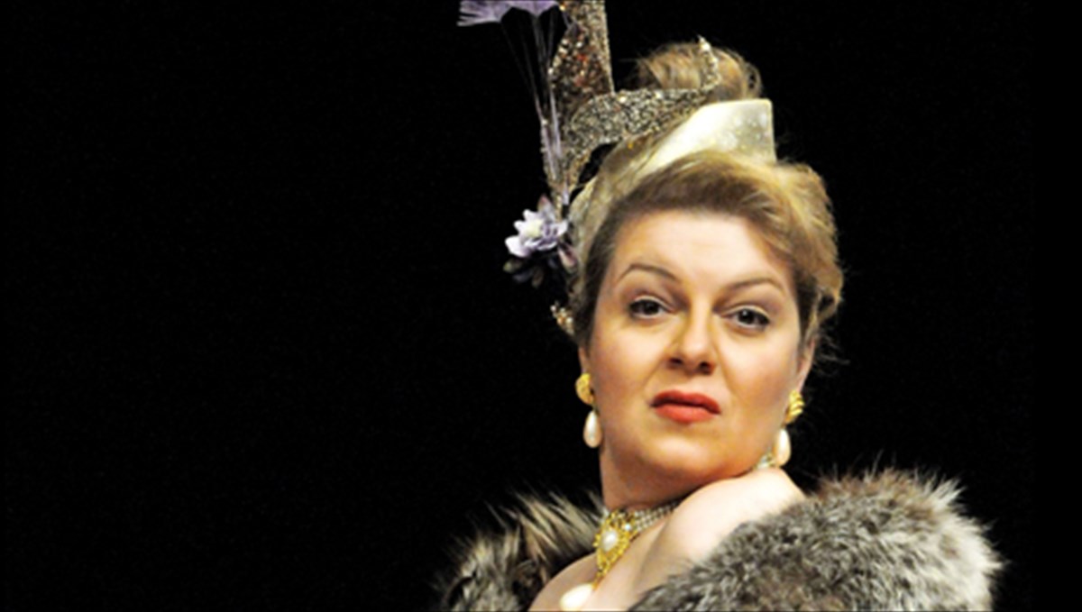 foteini-mpaksebani-stin-ellada-leipoun-oi-patriotes