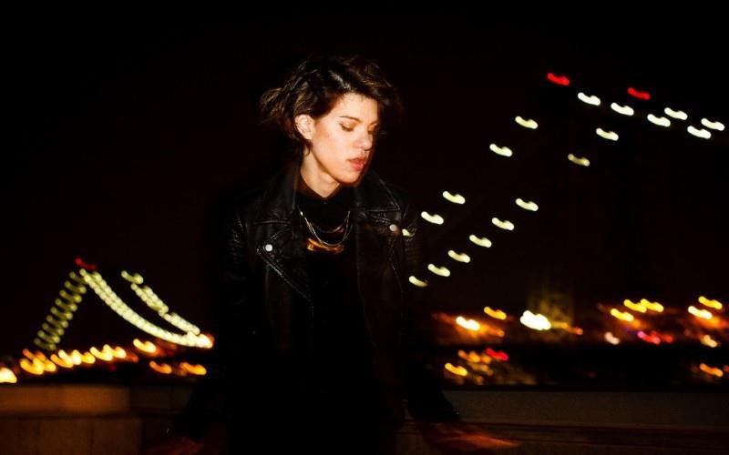 xristougenna-me-tin-monika-sto-metaksourgeio