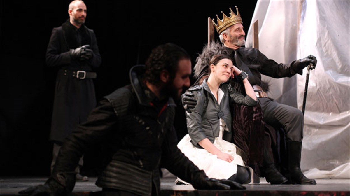 o-nikitas-tsakiroglou-ermineuei-ton-basilia-lir