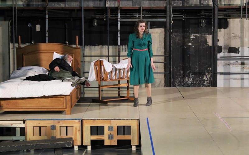 stis-probes-tou-pothoi-kato-apo-tis-leukes-sto-ethniko-theatro