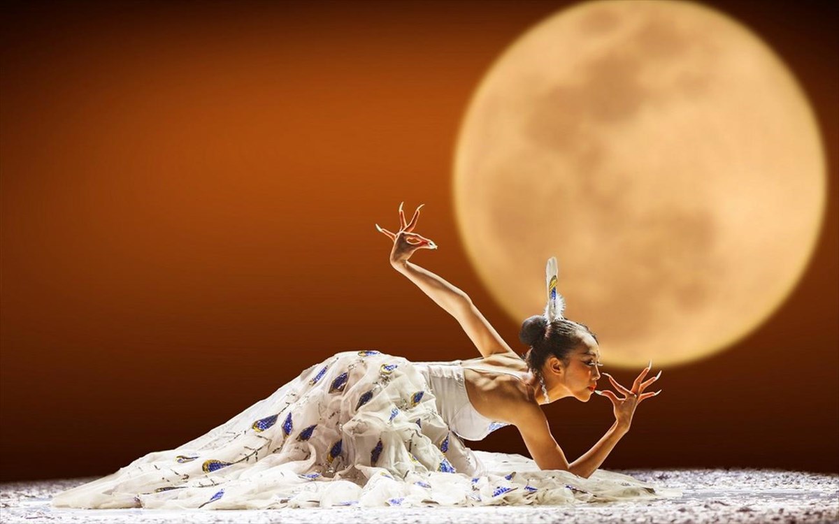 sugxrones-kinezes-stin-athina1