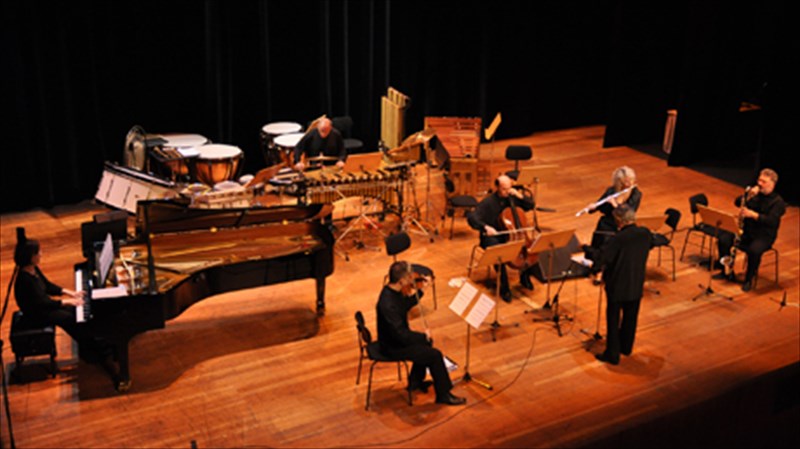 stathmoi-tis-sugxronis-mousikis-sto-megaro