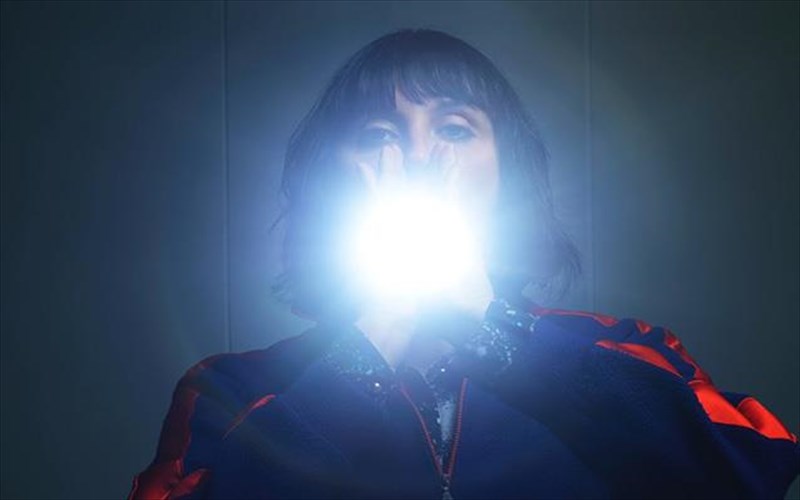 h-stella-epistrefei-me-to-works-for-you