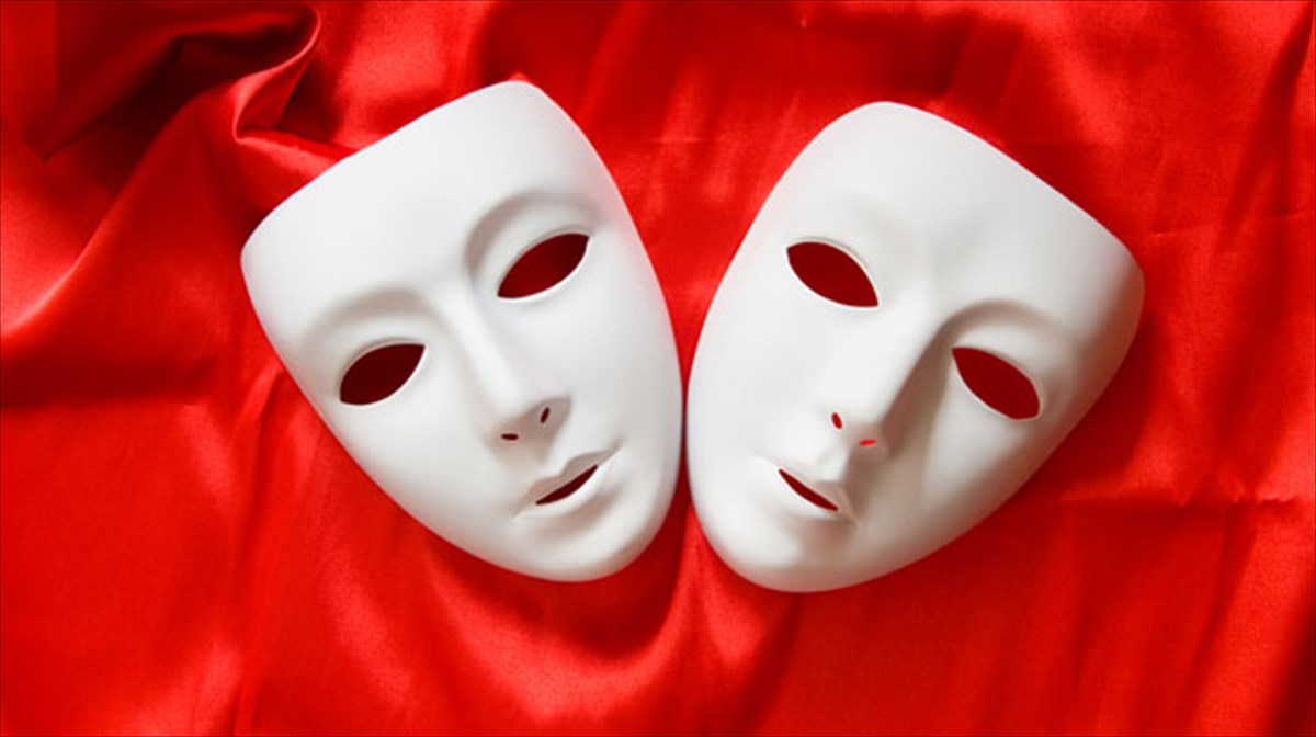 oi-neoi-to-noembrio-paneethniko-theatro