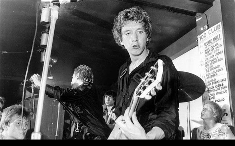 eksairetika-amfibolo-ena-reunion-ton-sex-pistols
