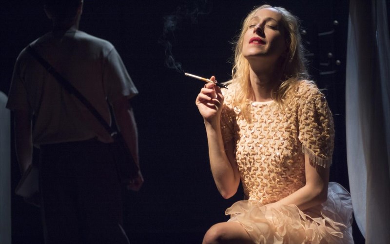 paratasi-parastaseon-gia-to-leoforeio-o-pothos-apo-tin-omada-nama-pothos-apo-tin-omada-nama